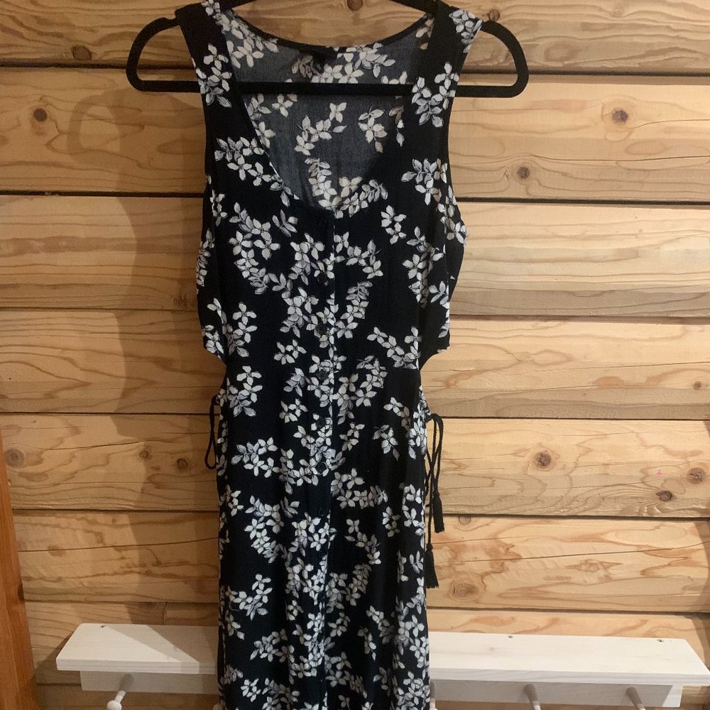 Who What Wear sleeveless Black Floral Dress with side cutouts